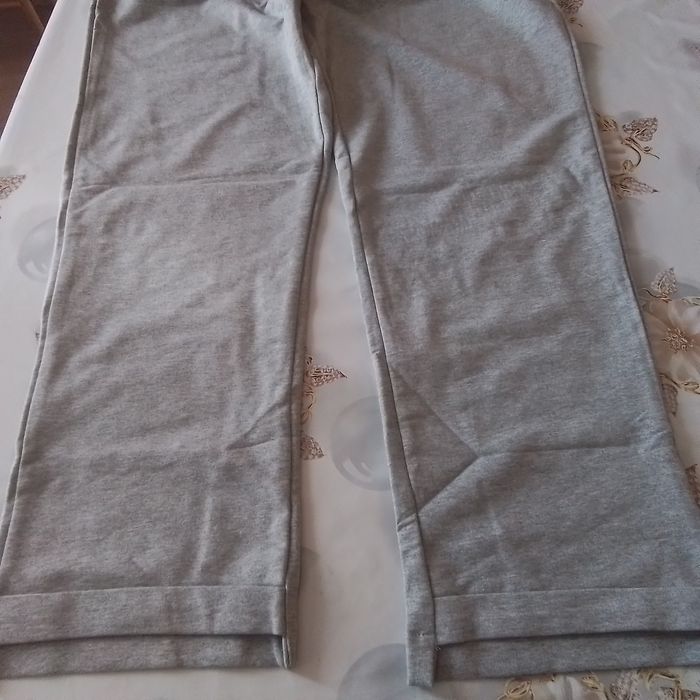 Женские спортивные штаны.