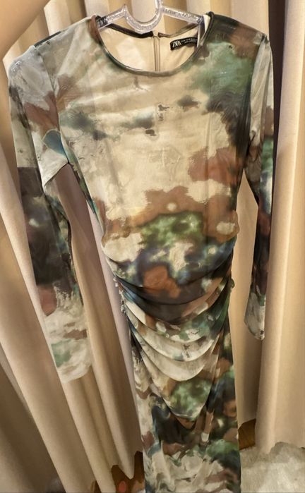 Красива рокля на Zara