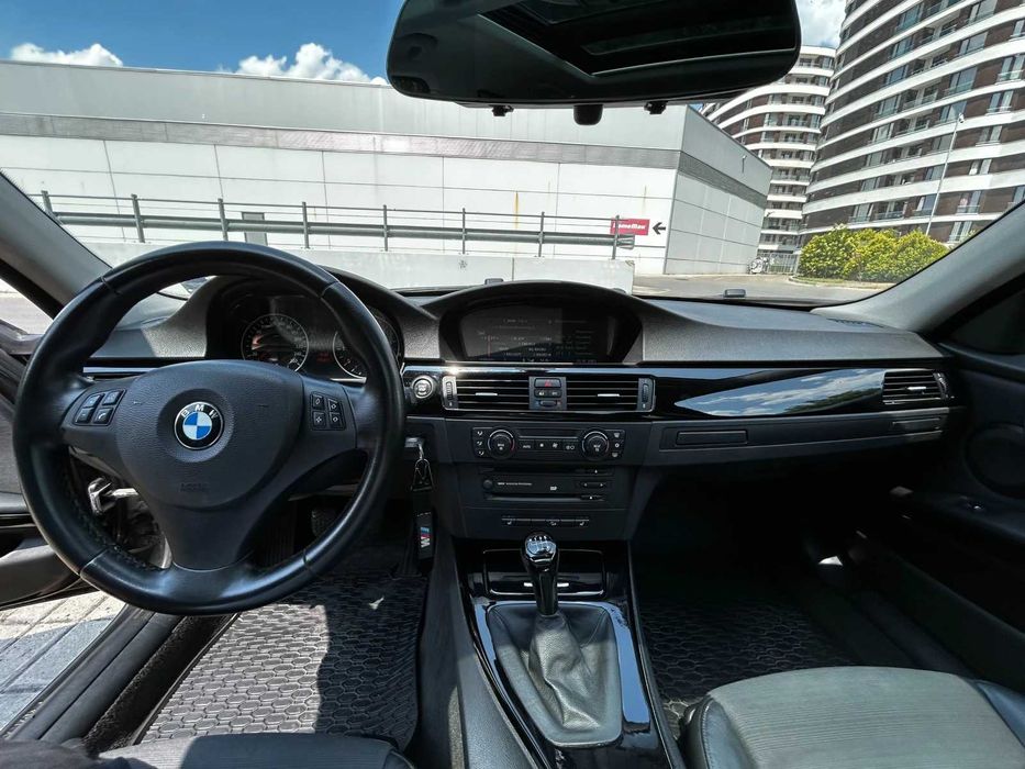 Автомобил BMW 325 Xi