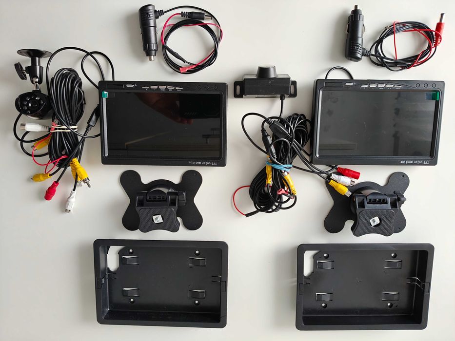 Camera video cu monitor auto