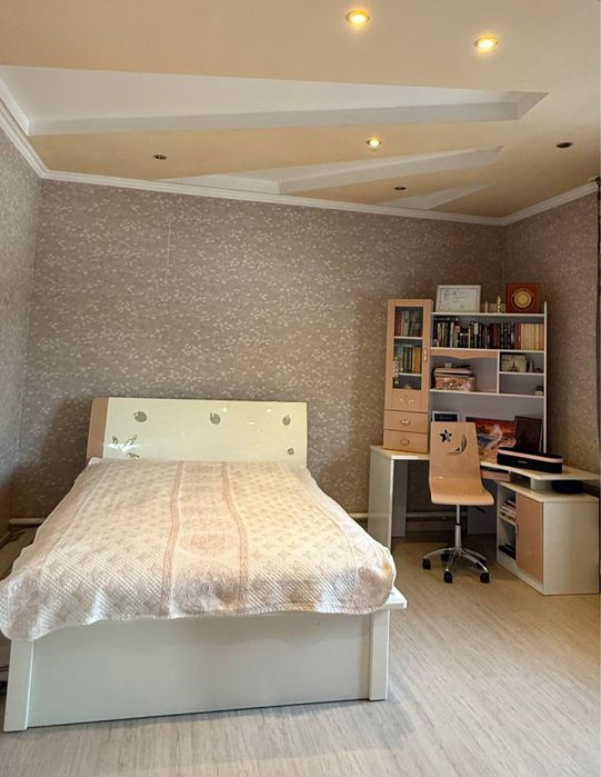 Детский гарнитур, рабочий стол, шкаф, кровать