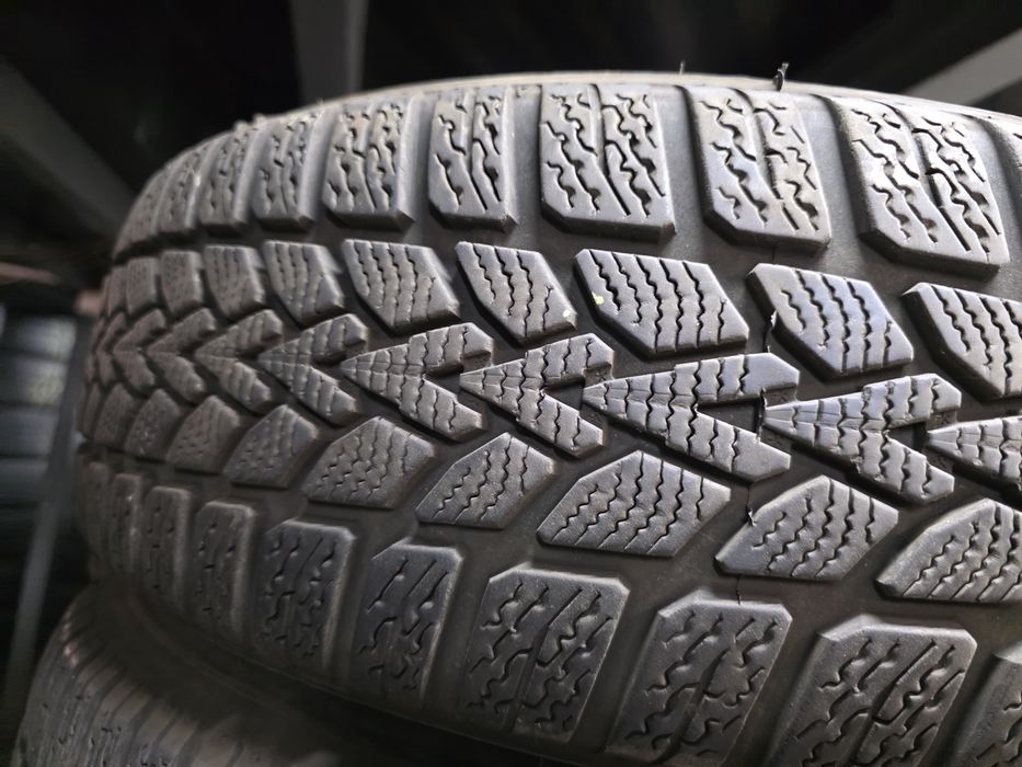 2бр Зимни гуми 185 65 15 - Dunlop - DOT 2025