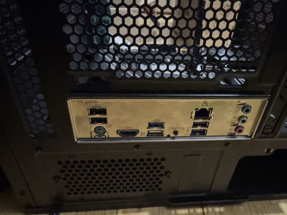 Procesor Ryzen 7 3700X + Gigabyte X570 + Cooler + 16 GB ram 3200 Mhz