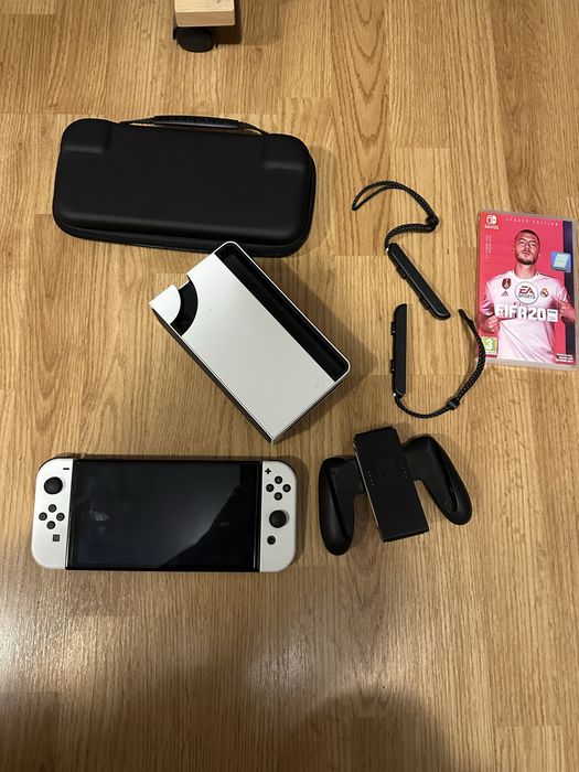 Vand joc Nintendo switch oled in stare foarte buna .