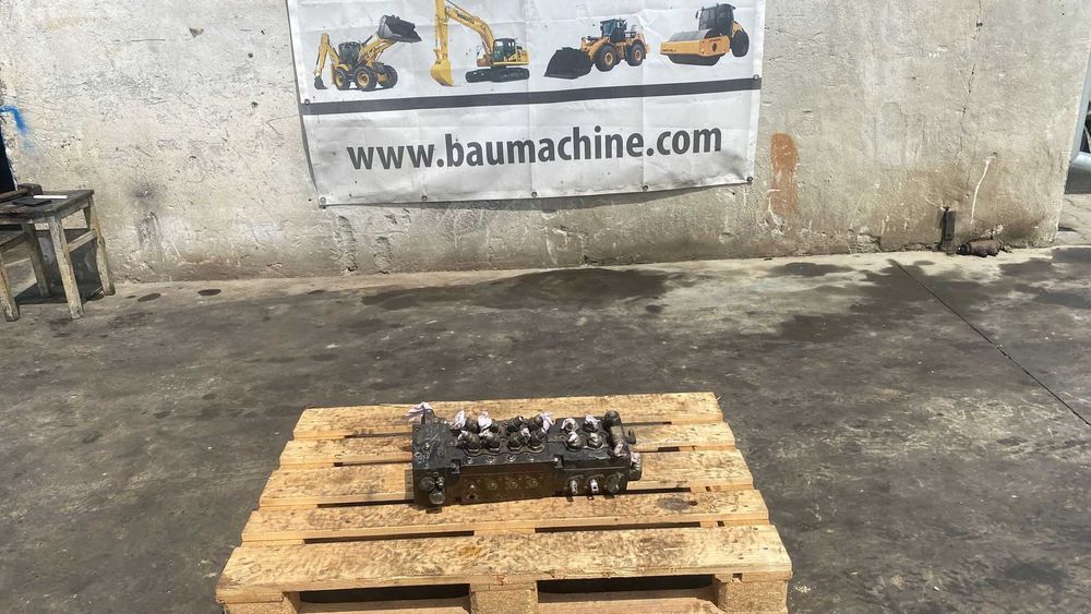 Distribuitor hidraulic buldoexcavator Fermec 960 , Fermec 965