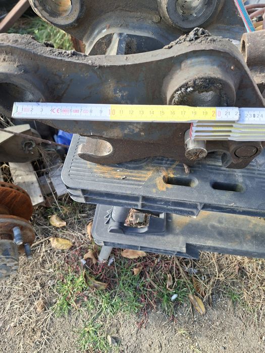 Cupe si prindere rapida  mecanica miniexcavator  2,5-3,5 tone