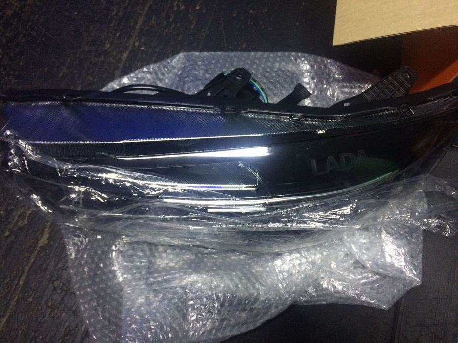 Продам фару Лада Веста