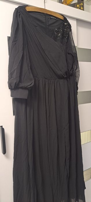 Vând rochie neagra de seara