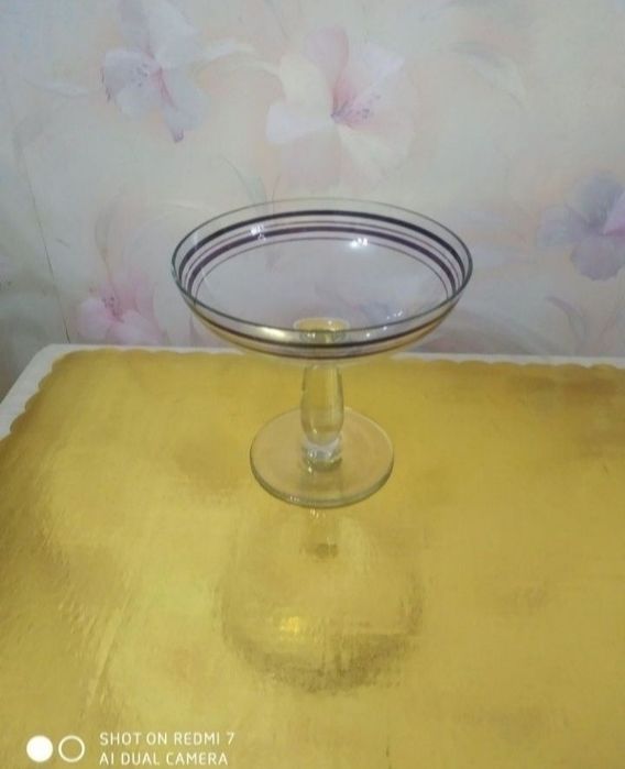 Конфетница стеклянная