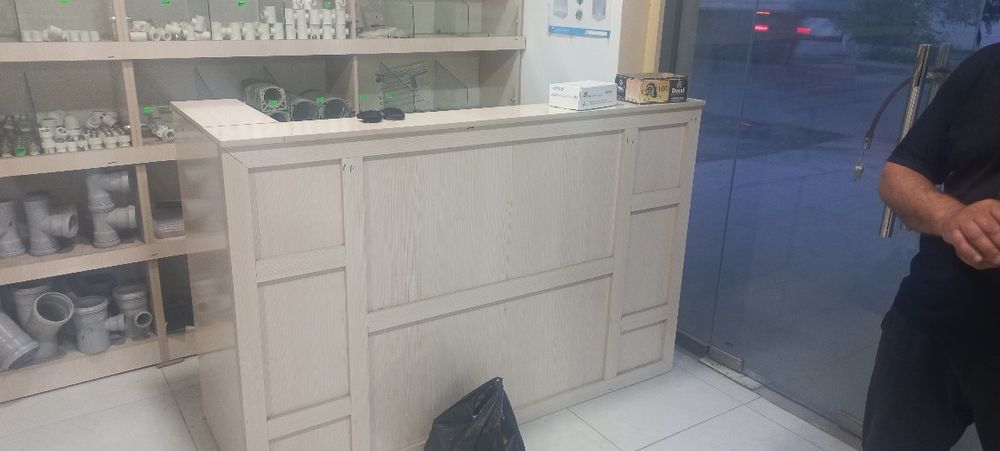 Xozmaklar va magazinlar uchun mebel polkalari