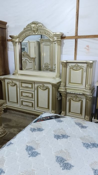 Спальный гарнитур 8069