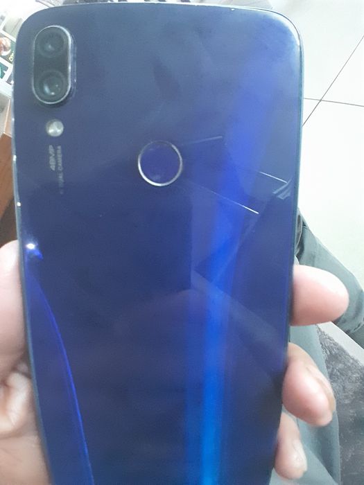 Redmi note 7 64 talik holati o'rta ekran sal ochilgan holos