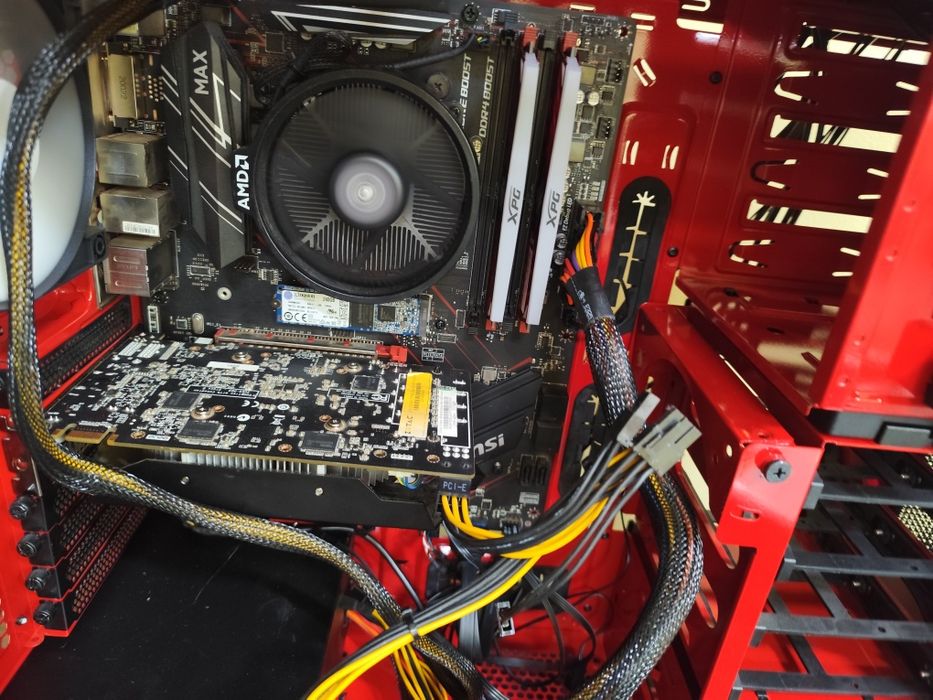 Геймърски компютър АМД