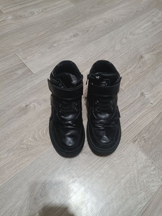 Продам кожаные ботинки