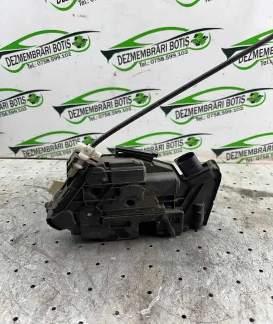 Broasca usa fata dreapta 16A 5N1 837 016C 5N1 837 015 F Volkswagen VW
