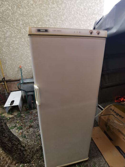 Combina frigorifica zanussi perfect funcțională pret 700 lei se afla in bacau
