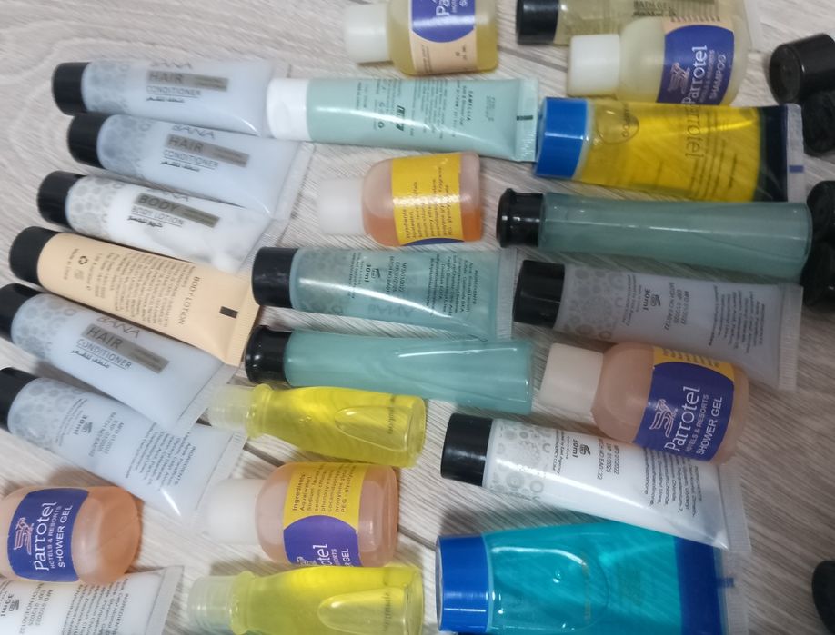 Шампунь и гель для душа.