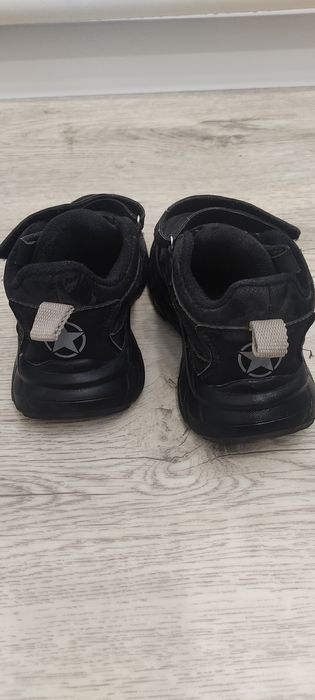 Продам ботинки осень