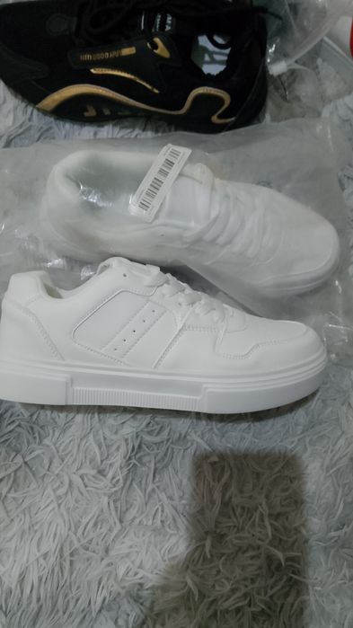 Кроссовки все 39 размер по 3500