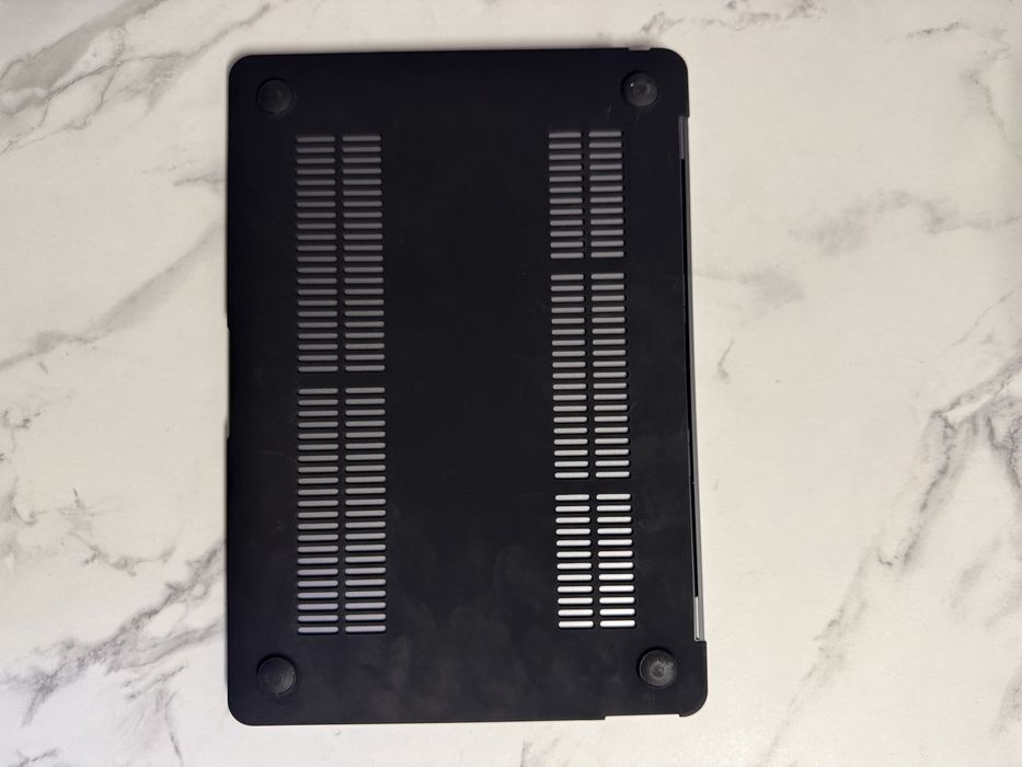 Vând MacBook Air 13” cu SSD de 256 GB