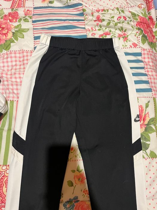 Продавам оригинален екип на Nike