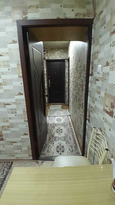 Киргилида жойлашган 1-хонали квартира сотилади