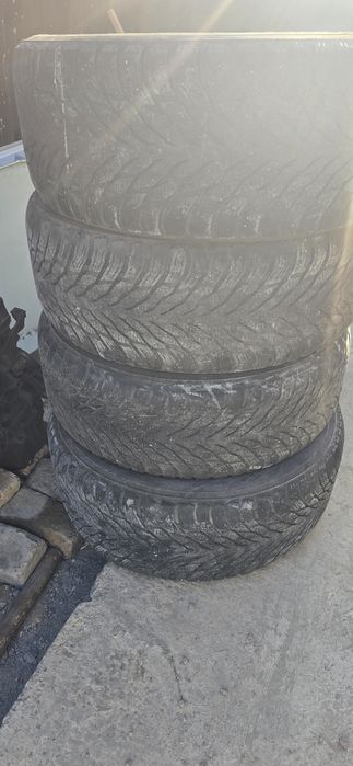 Продам резина лепучка 285х60х18