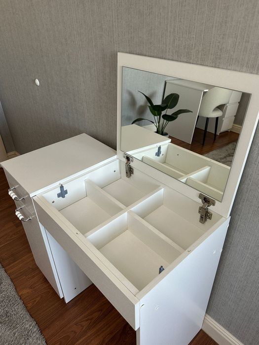 Спальная комнатная мебель