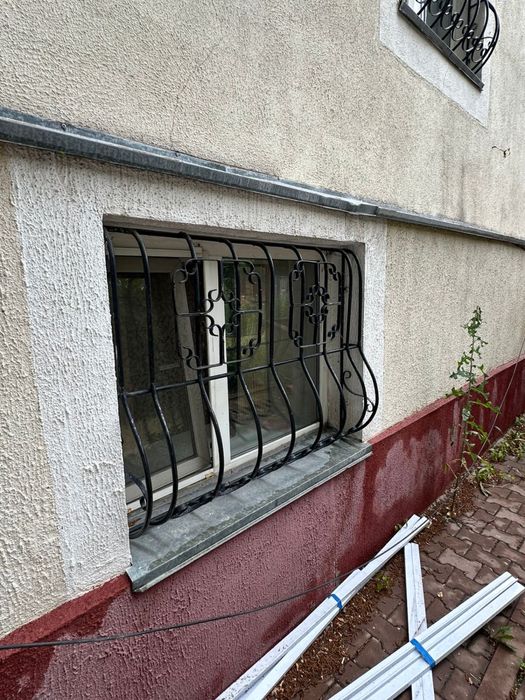Продам перила + в комплекте решетки на окна