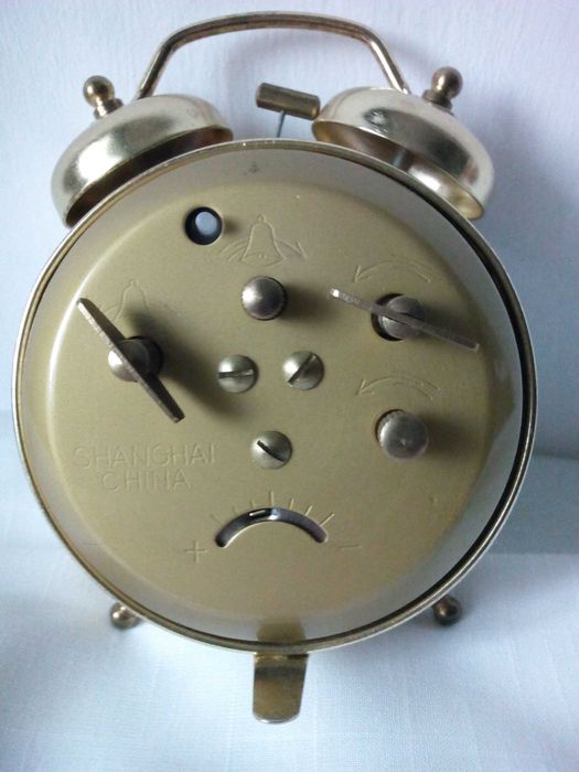 Механичен часовник будилник