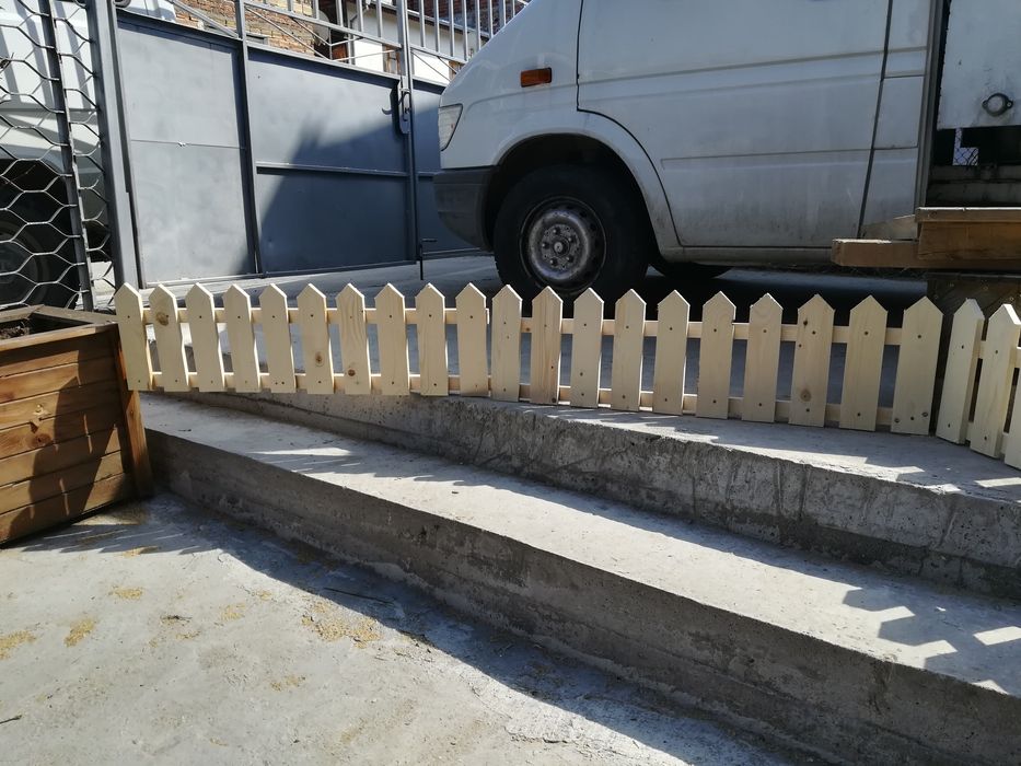 Дървени градински огради