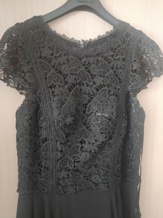 Официална рокля.