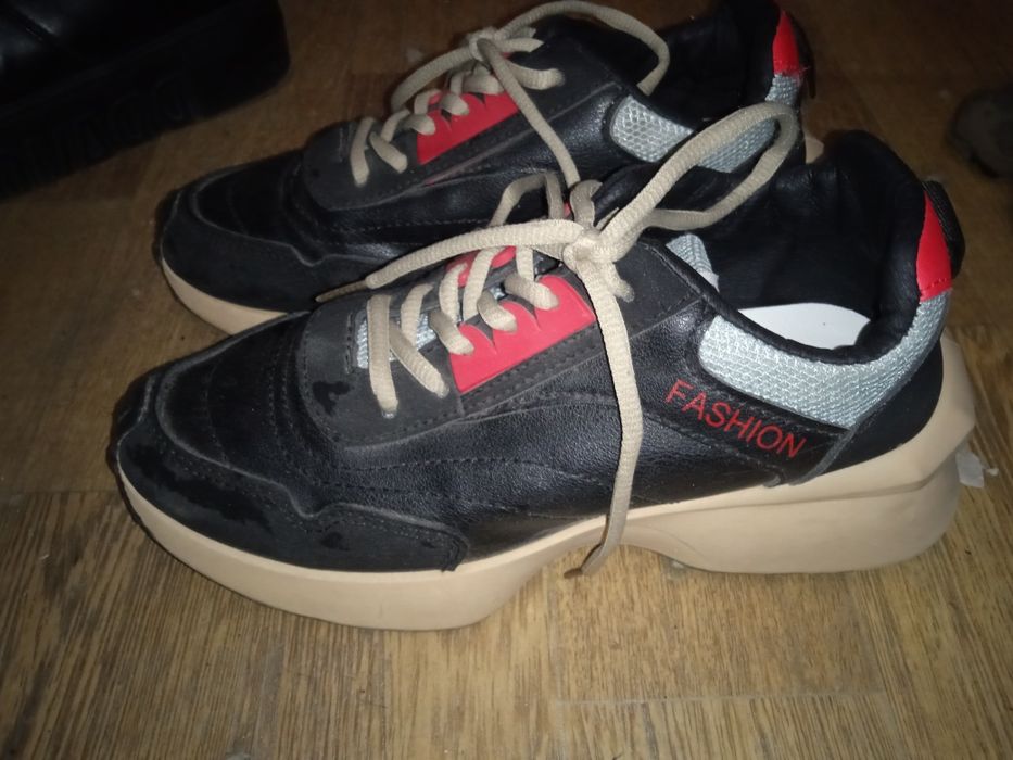 Обувь Ботинки, кроссовки