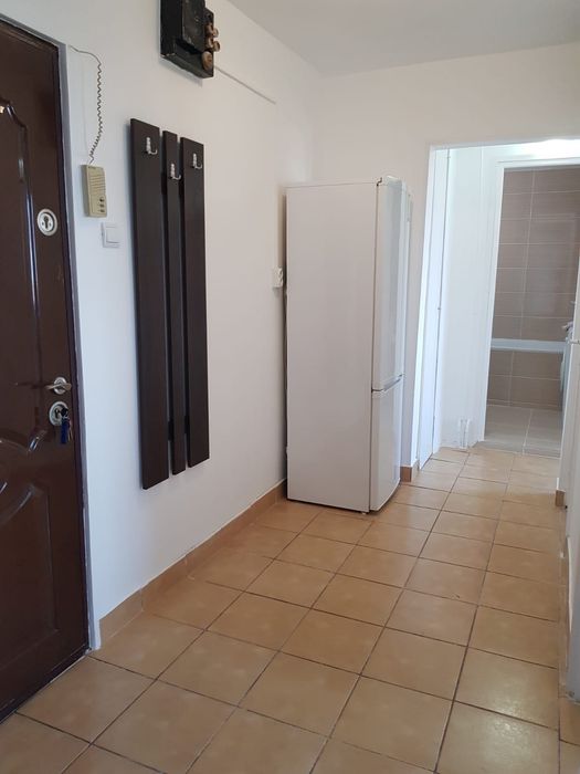 Închiriez apartament cu două camere Bdul Uverturii nr91, decomandat, mobilat, utilat,curat și luminos, bloc 1980,