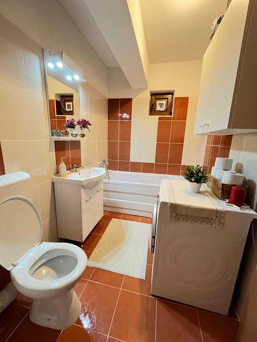 Apartament 3 camere spatios si mobilat cu parcare inclusa