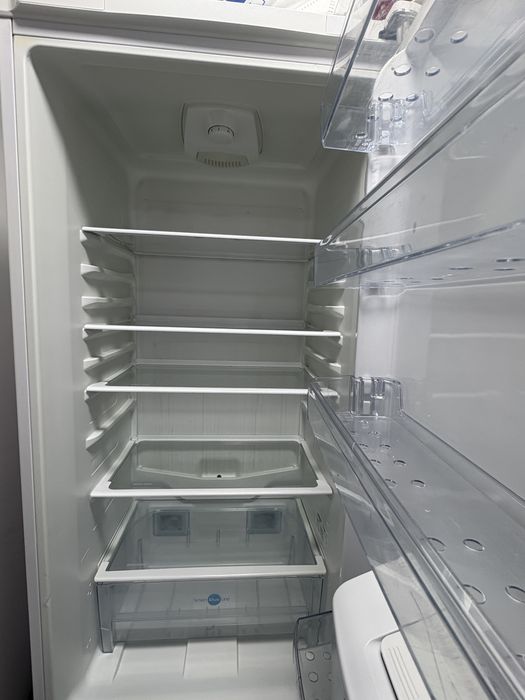 Combina frigorifica Beko, dispenser apa, inregistrate mesaje audio, A+