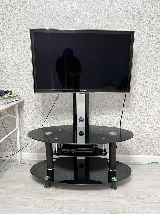 Продается телевизор и плэстейшен 3 (прошитый)