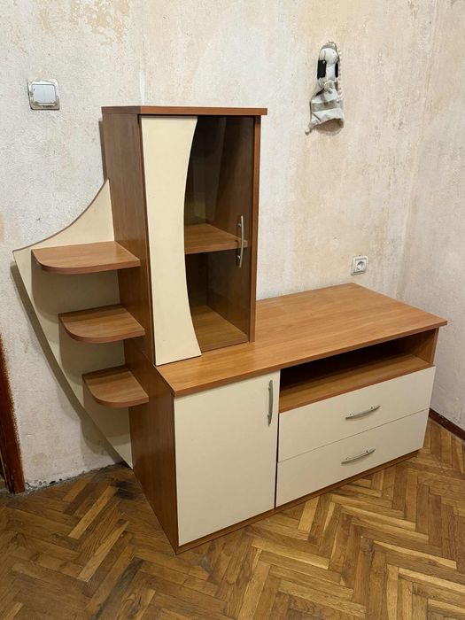 Секция и кухненска маса