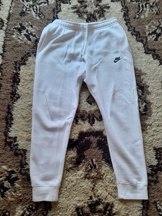 Мъжко долнище - "Nike Club Joggers White"