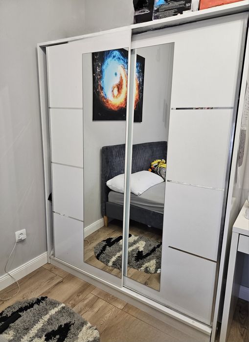 Dulap alb cu uși glisante