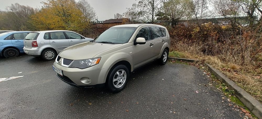Mitsubishi outlander vând urgent