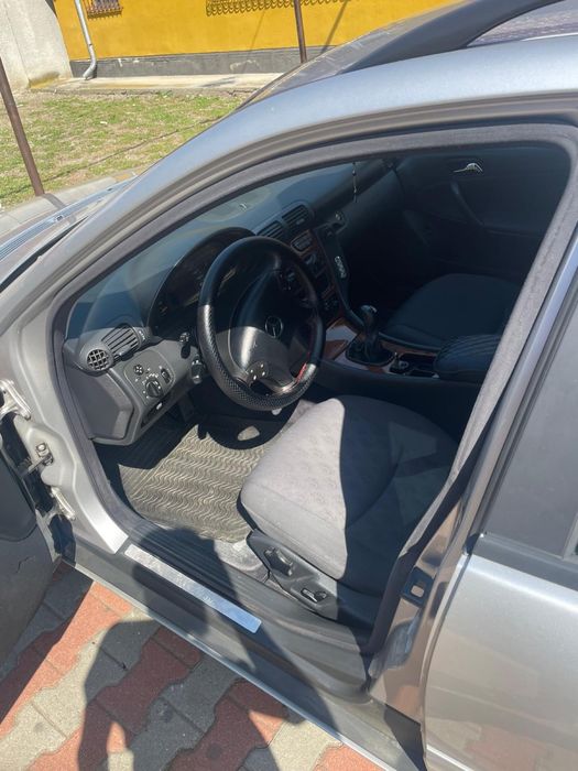 Vand mercedes w 203 220 disele cai 258 stegi 2  masina. Merge bine. Are facuta tot schimbur aproxim de o luna faca si schimb