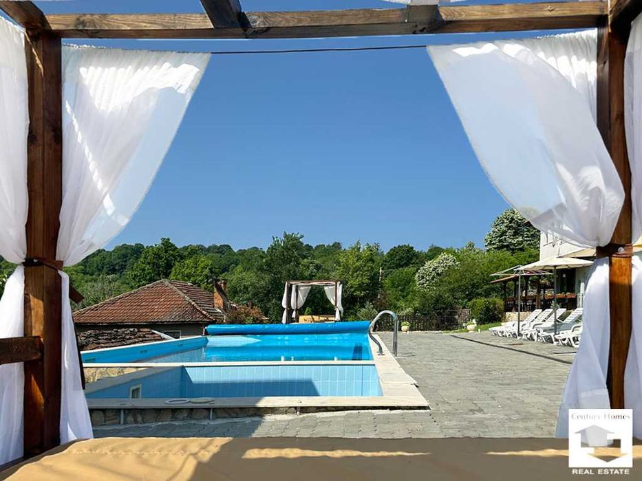 125180 Ваканционен комплекс с 4 къщи, басейн и BBQ зони в с. Бадевци