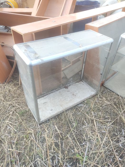 Продам витрины стекло