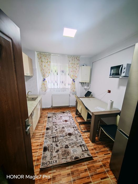 Închiriez apartament