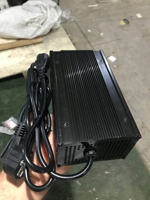 Быстрий зарядка оригинал yadea. Для електроскутеров. По низким ценам.