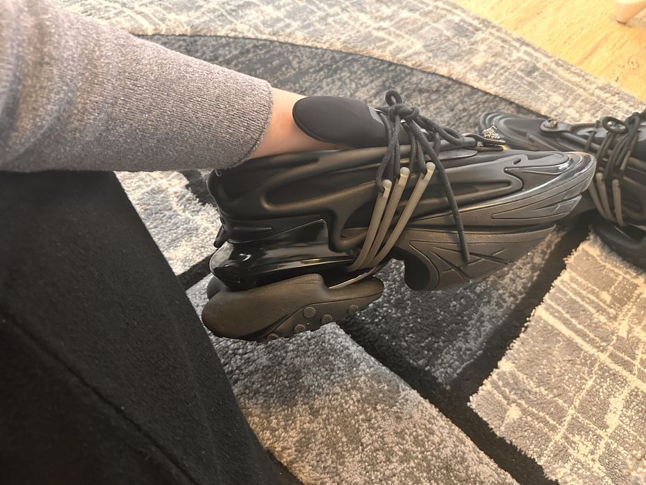 Adidasi Balmain originali certificat de garantie 9/10 purtati o singur