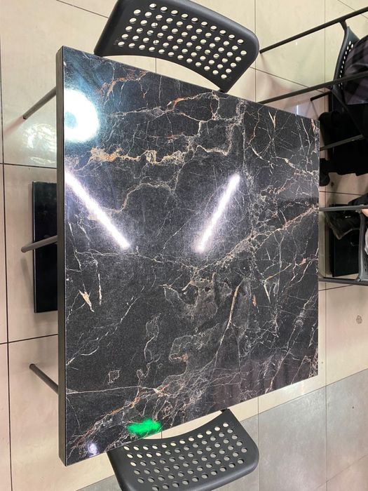 Столик для фастфууда