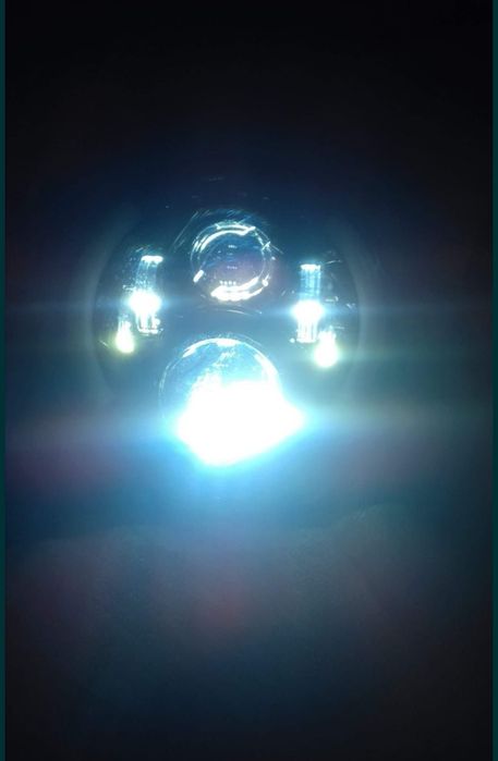 Far cu lupe cu LED