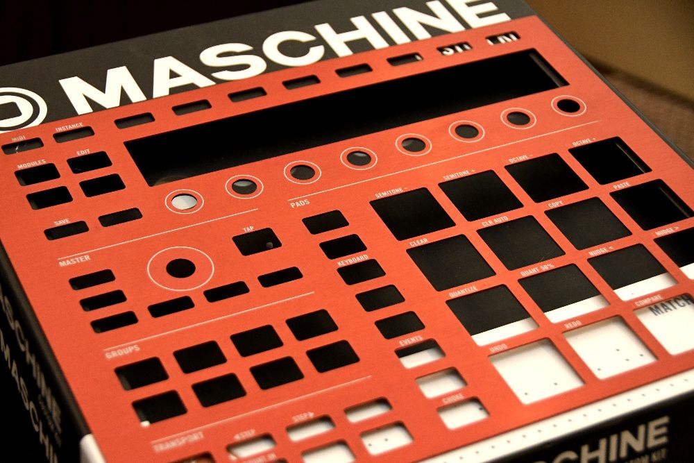 Skin (faceplate) rosu si auriu pt Maschine MK2